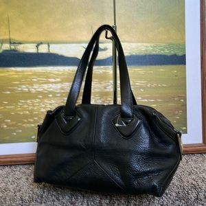 Pour La Victoire Leather Hanbag
